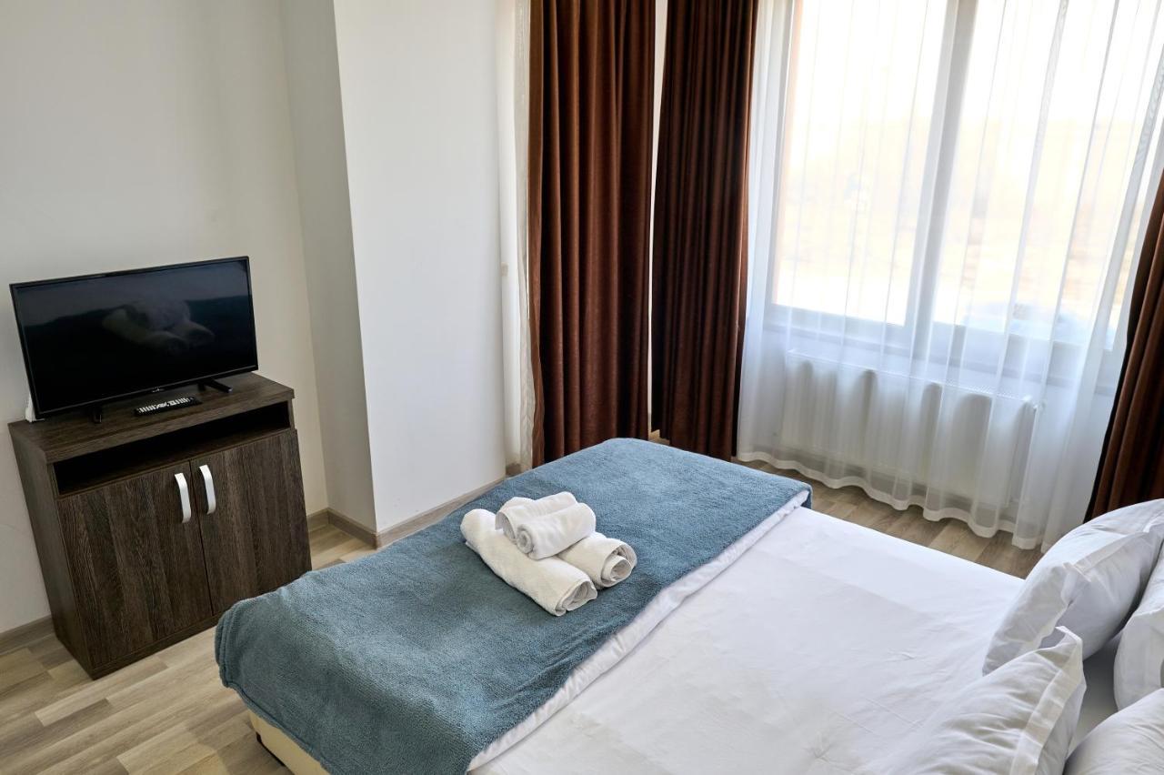 La Vida Loca Apartment Summerland Mamaia Buitenkant foto