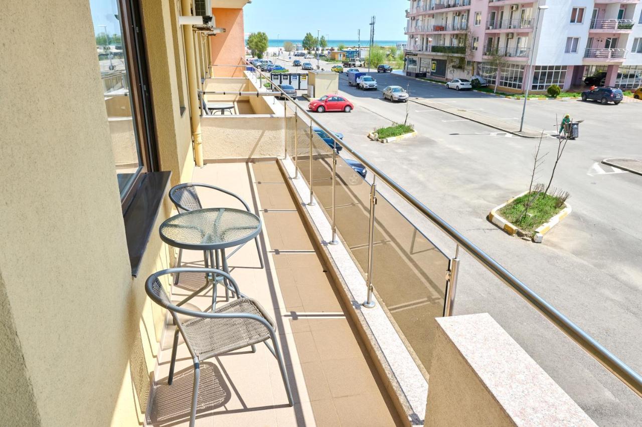 La Vida Loca Apartment Summerland Mamaia Buitenkant foto